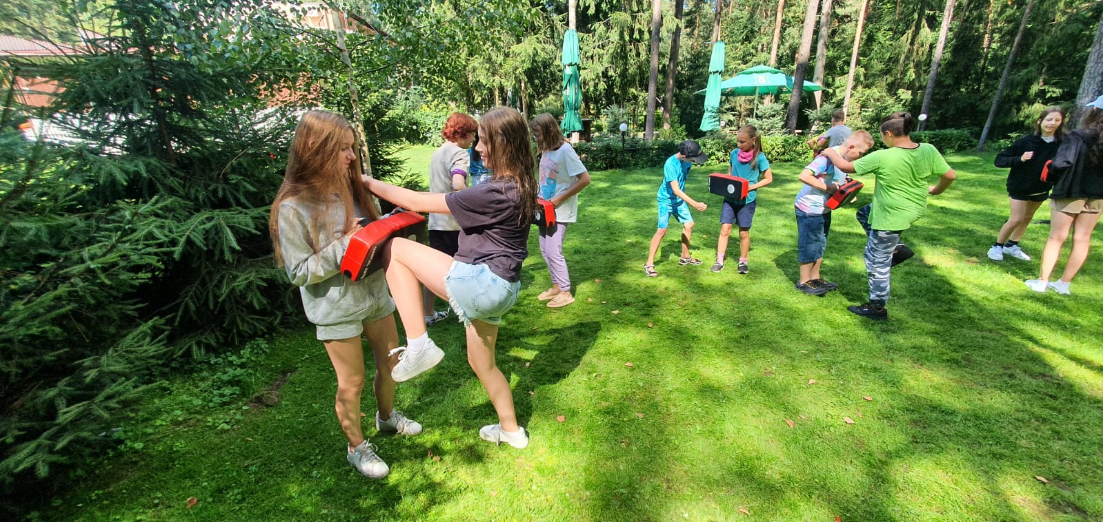 Trening karate na świeżym powietrzu obóz Kaito